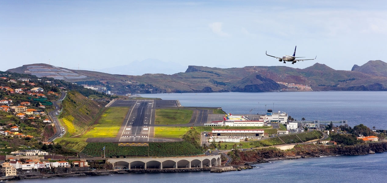 plane-landing-FNC